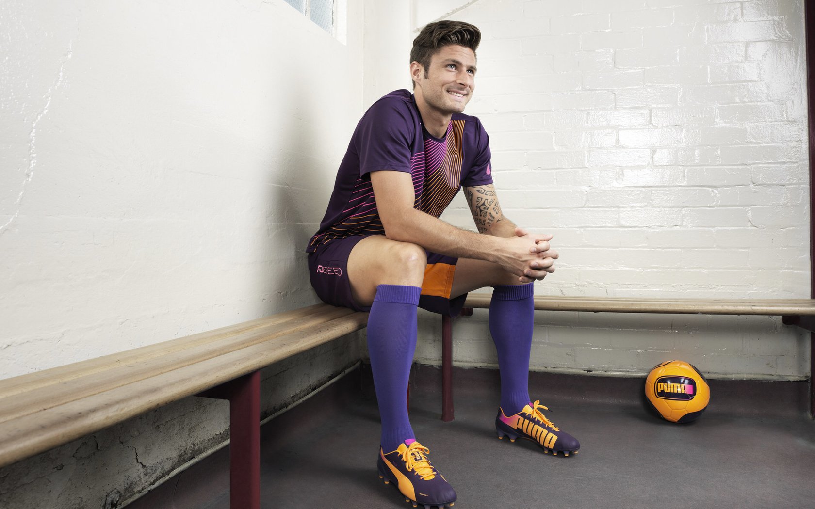 亚洲球队在国际舞台上不断崭露头角，亚洲足球联赛小组赛激战正酣