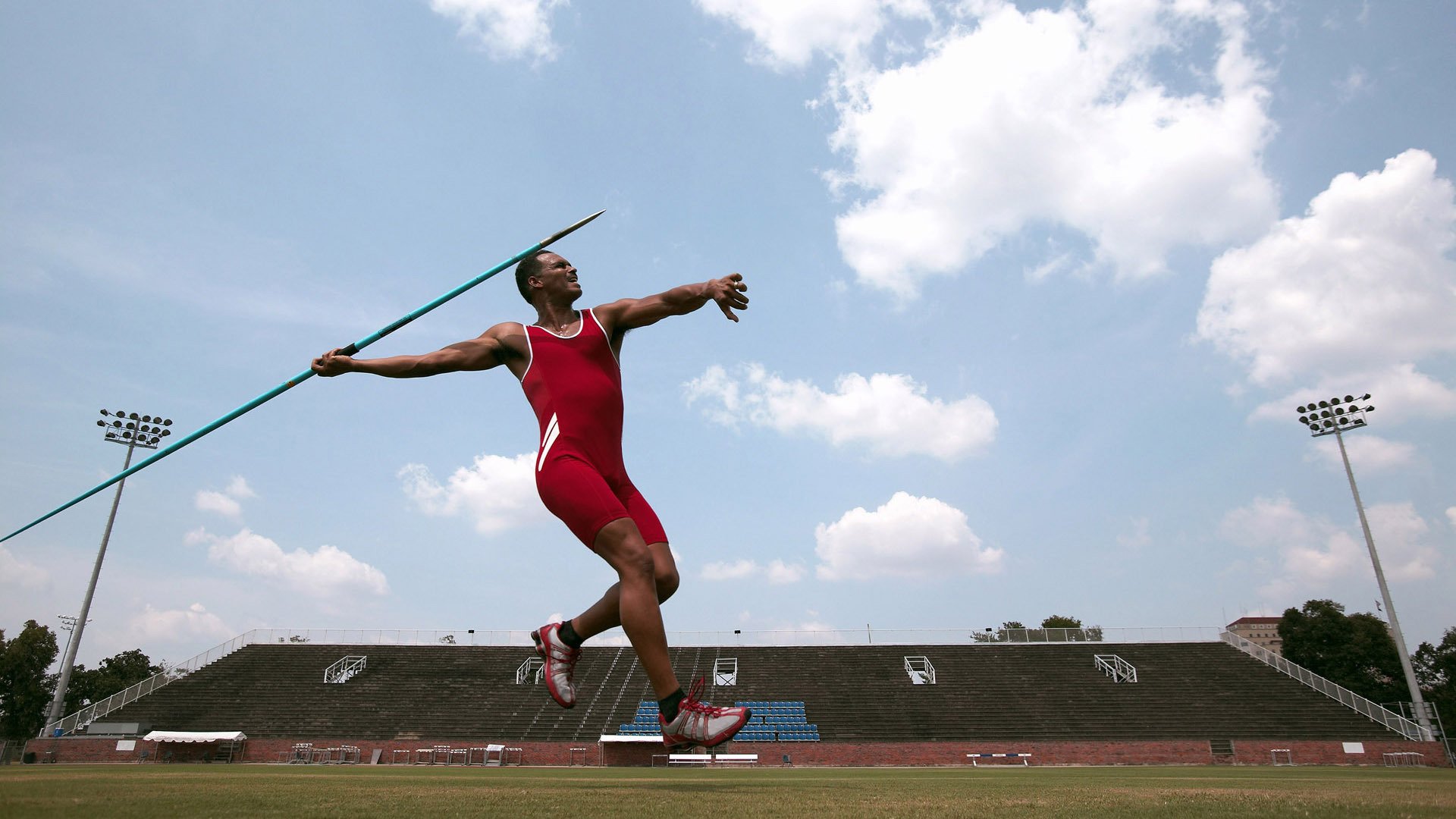 华连特斯取得胜利，重返胜利轨道